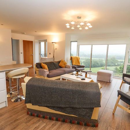 Beautiful Cotswold View Apartment Bourton-on-the-Water Exterior photo