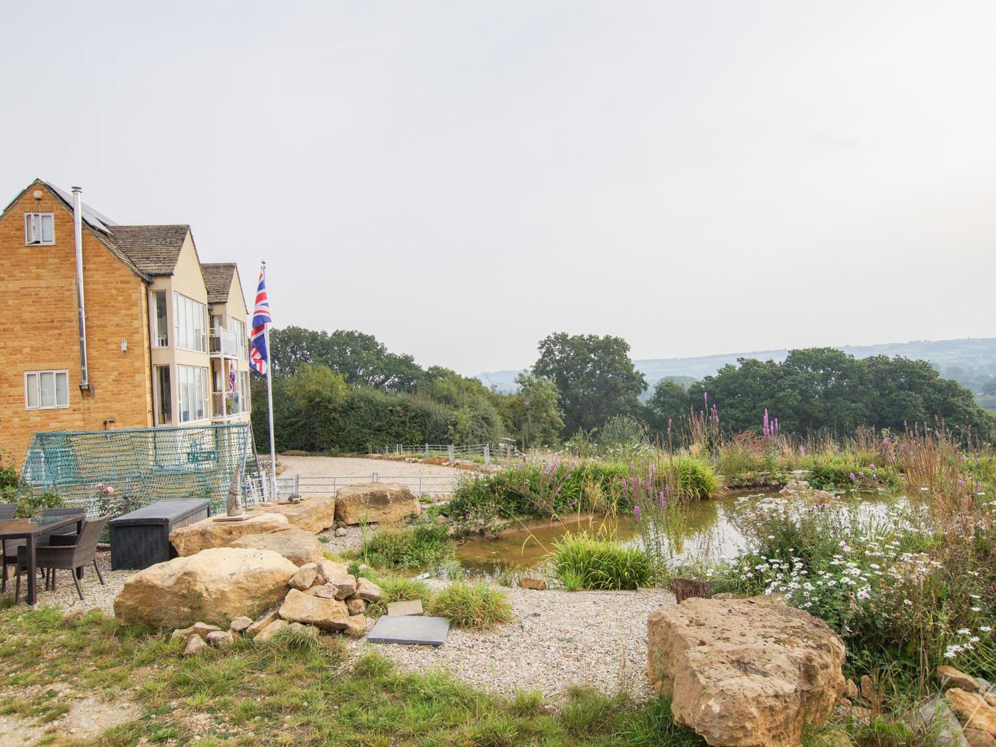 Beautiful Cotswold View Apartment Bourton-on-the-Water Exterior photo