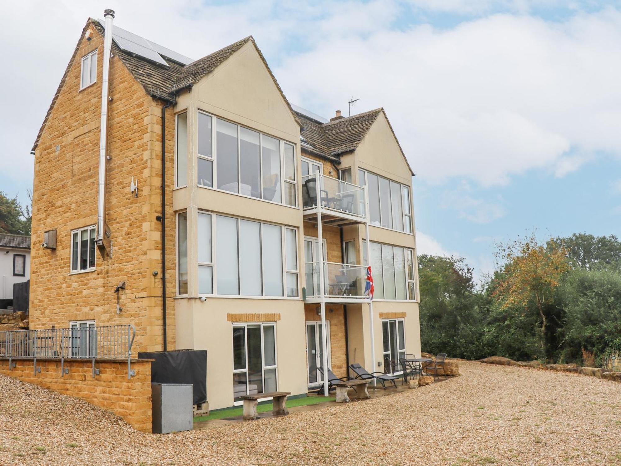 Beautiful Cotswold View Apartment Bourton-on-the-Water Exterior photo