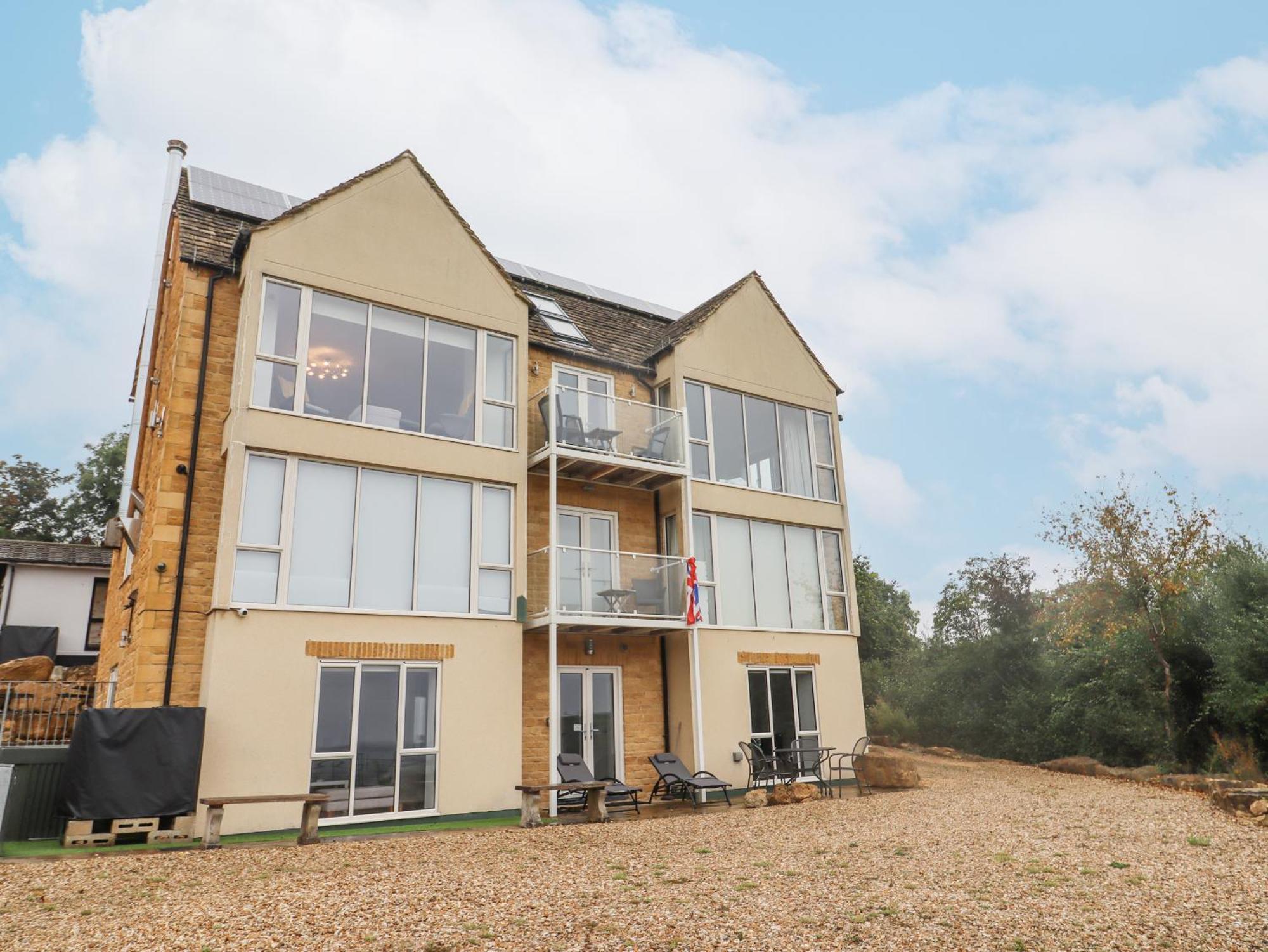 Beautiful Cotswold View Apartment Bourton-on-the-Water Exterior photo