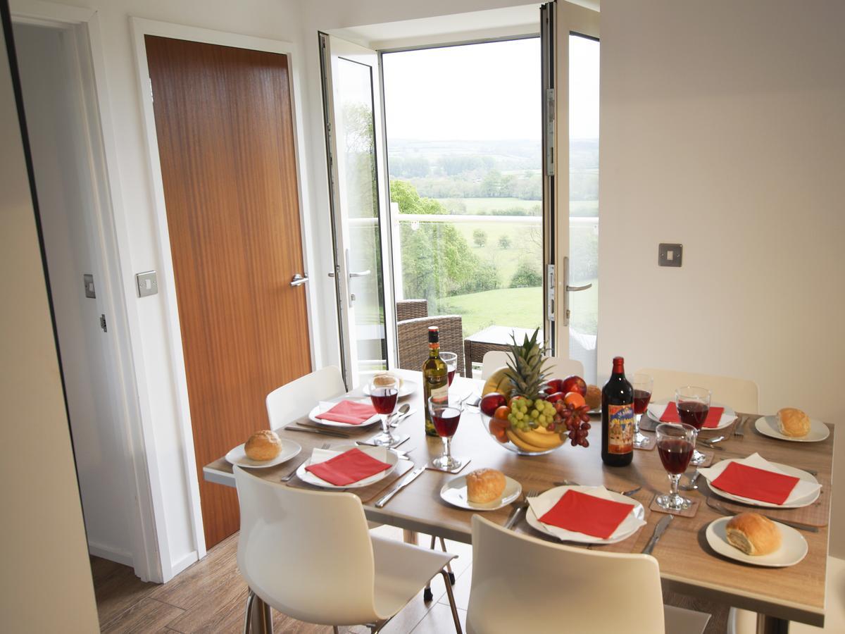 Beautiful Cotswold View Apartment Bourton-on-the-Water Exterior photo