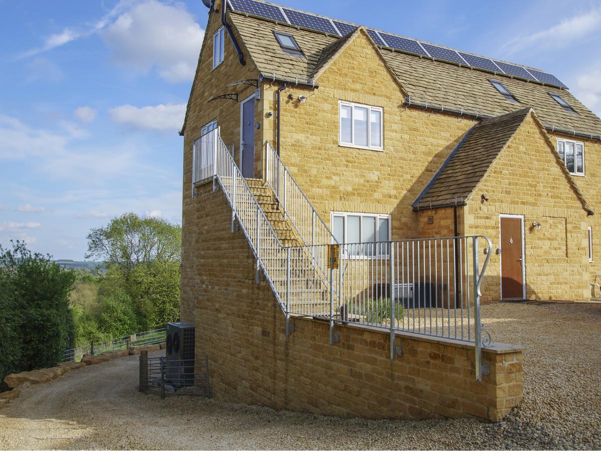 Beautiful Cotswold View Apartment Bourton-on-the-Water Exterior photo